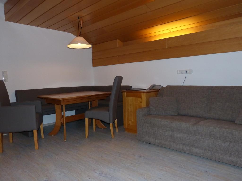 Appartements Alpenland Lermoos Zimmer foto