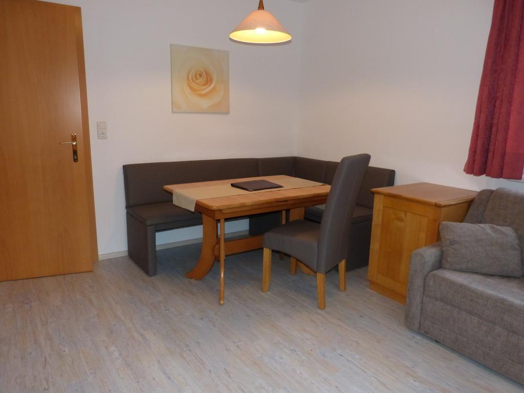 Appartements Alpenland Lermoos Zimmer foto