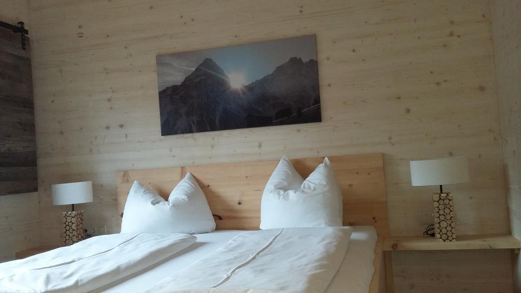 Appartements Alpenland Lermoos Zimmer foto
